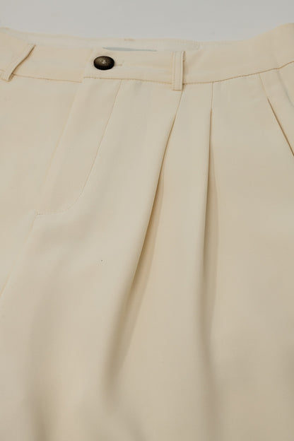 Straight Leg Trousers With Side Pockets and Darts in Cream