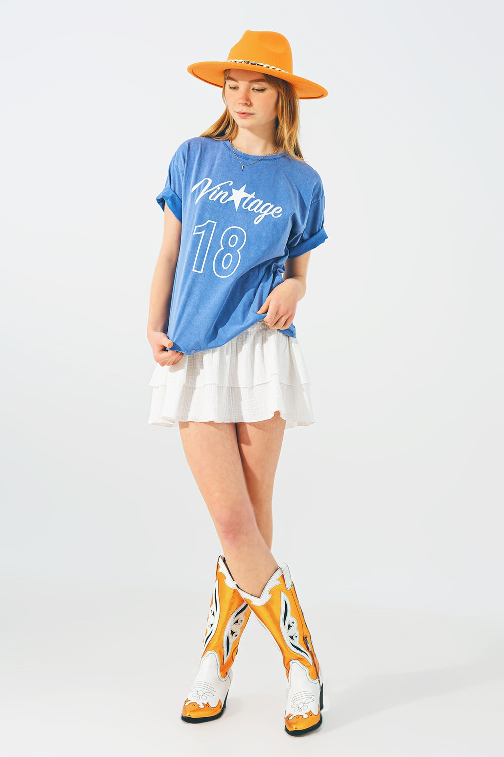 T-Shirt with Vintage 18 Text in Blue