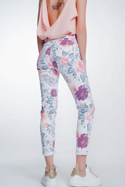 White boyfriend jeans with floral print