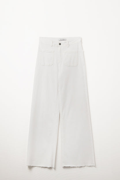 White Straight Leg pants With Front Pockets